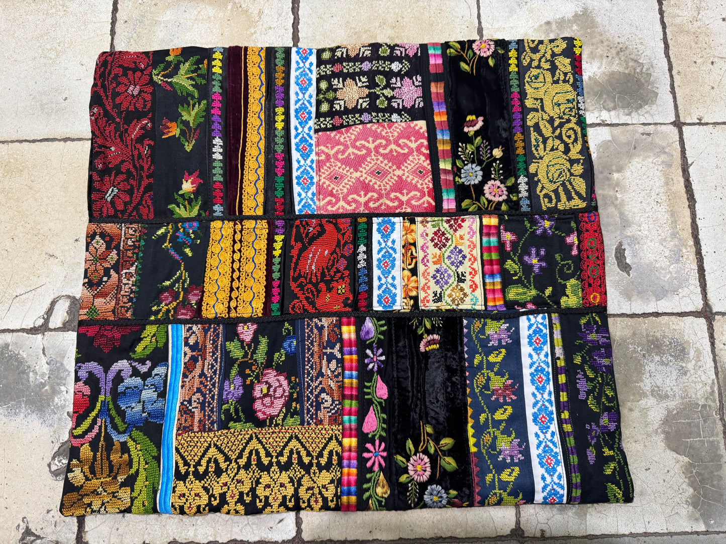 Tatreez Cushion Cover (45x50 cm)