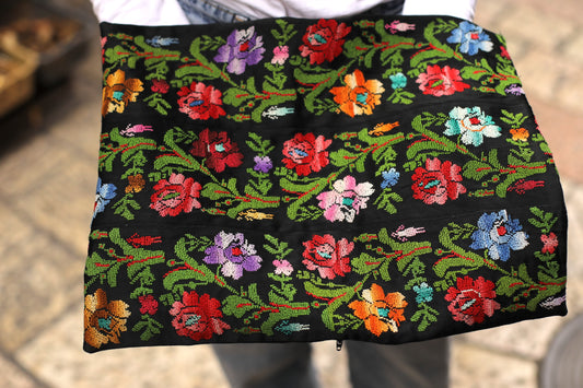 Tatreez Cushion Cover (35x45 cm)